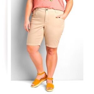 New Lane Bryant Women's Signature Fit Slim Bermuda Short 18 Natural 221